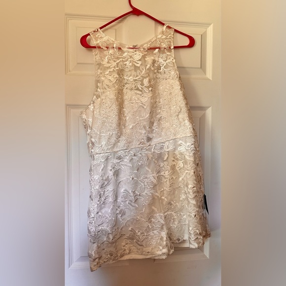 women’s white lace embroidered sleeveless romper - Picture 1 of 3